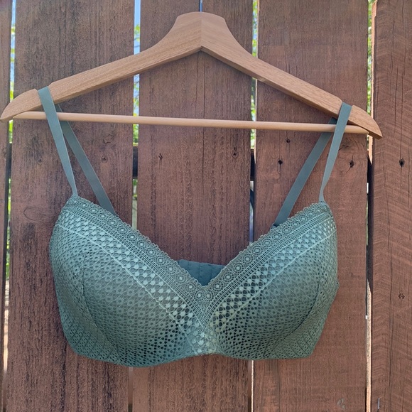 Maidenform Other - Maidenform 38C underwire bra